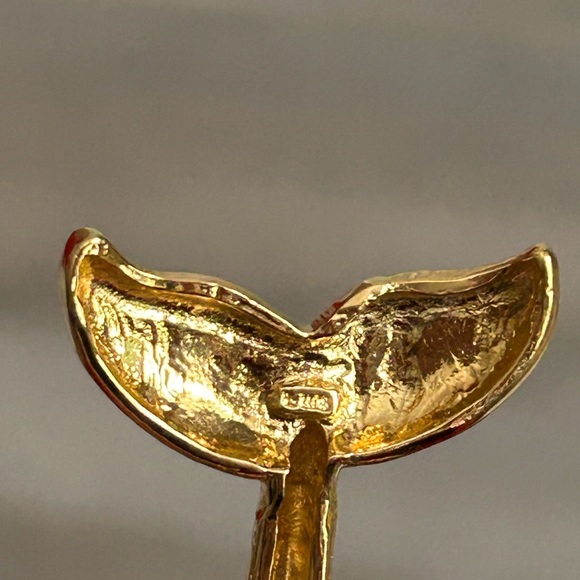 BUTLER large siphon vintage gold brooch 🐬 - Picture 6 of 7